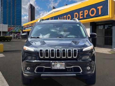 Used 2017 Jeep Cherokee Overland w/ Technology Group AWD/4WD image 7