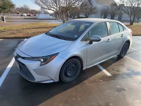 Used 2024 Toyota Corolla LE image 2