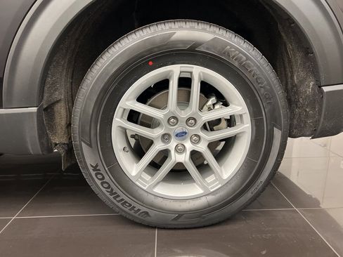 New 2025 Ford Explorer Active image 6