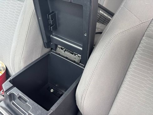 Used 2019 Toyota Tacoma SR5 RWD image 31