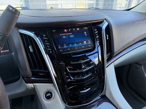 Used 2015 Cadillac Escalade ESV Premium image 34