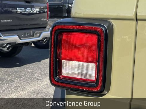 Used 2025 Jeep Wrangler Willys image 10