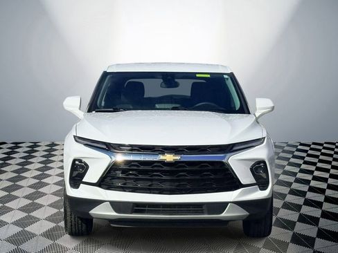 Used 2025 Chevrolet Blazer LT image 2