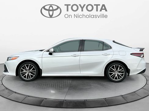 Used 2022 Toyota Camry XLE w/ Cold Weather Package image 3