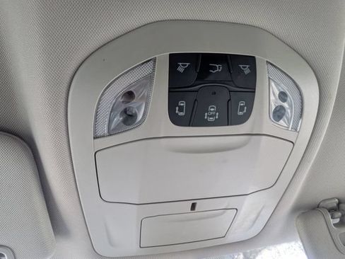 Used 2024 Chrysler Pacifica Limited FWD image 33