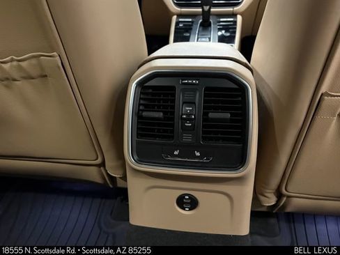 Used 2022 Porsche Macan AWD/4WD image 25