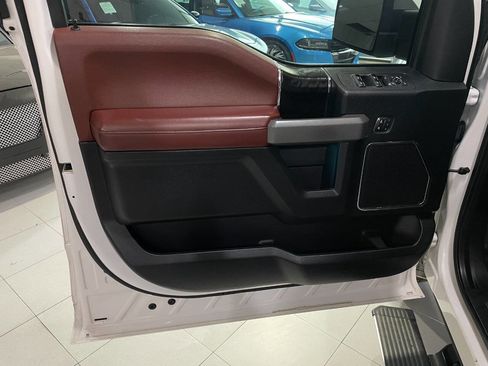 Used 2019 Ford F150 Platinum w/ Equipment Group 701A Luxury image 17