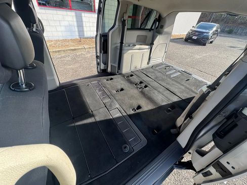 Used 2010 Dodge Grand Caravan SE w/ Climate Group image 20