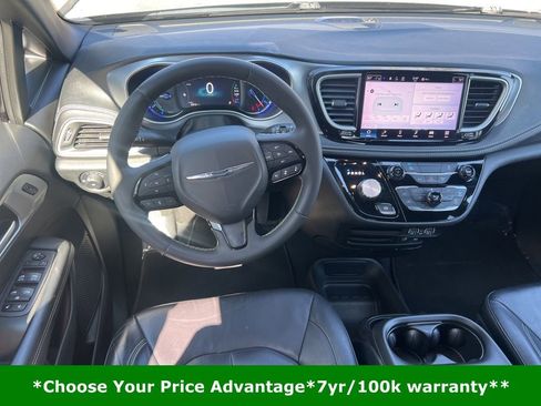 Certified 2022 Chrysler Pacifica Touring-L w/ S Appearance Package image 45