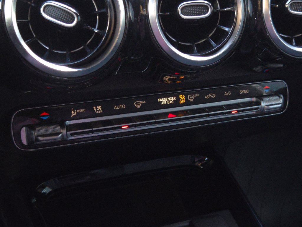 Used 2022 Mercedes-Benz GLB 250 image 21