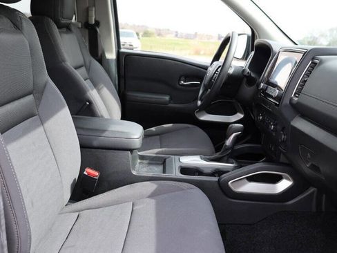 Used 2022 Nissan Frontier SV image 15