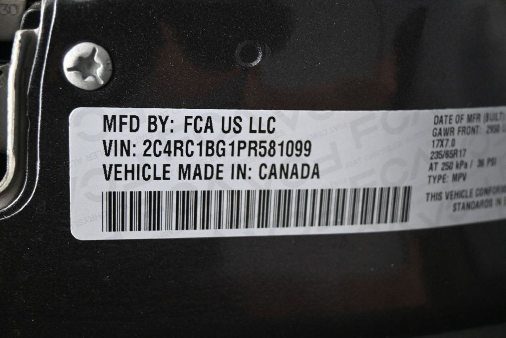 Used 2023 Chrysler Pacifica Touring-L FWD image 8