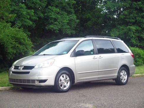 Used 2004 Toyota Sienna LE FWD image 1