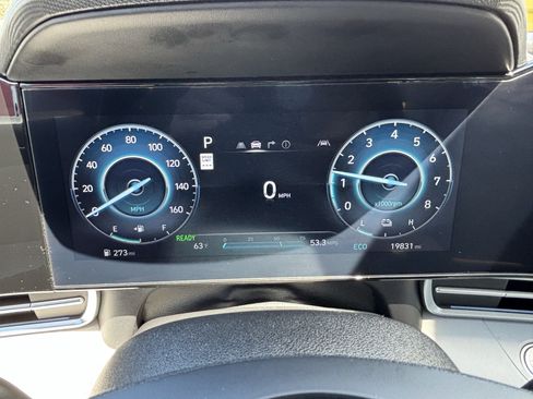Used 2024 Hyundai Elantra Limited FWD image 19