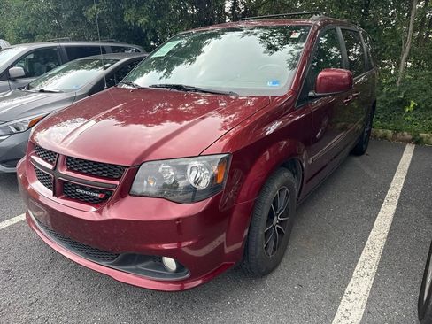 Used 2017 Dodge Grand Caravan GT FWD image 2
