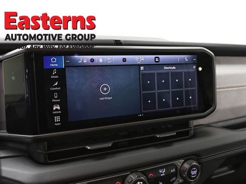 Used 2025 Jeep Wrangler Unlimited Sahara AWD/4WD image 18