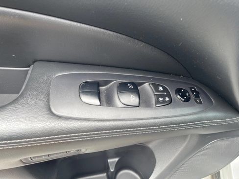 Used 2016 Nissan Pathfinder SL w/ SL Premium Package AWD/4WD image 13