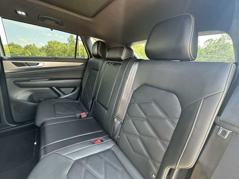 Used 2024 Volkswagen Atlas Cross Sport SE FWD image 20