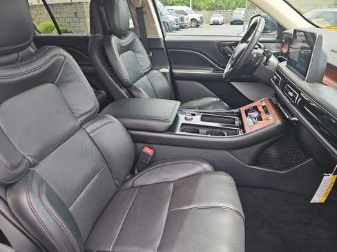 Used 2021 Lincoln Aviator Grand Touring w/ Equipment Group 302A AWD/4WD image 10
