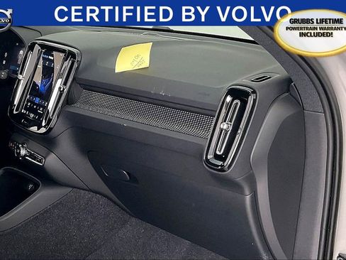 Certified 2025 Volvo XC40 B5 Plus image 22
