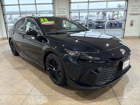Used 2025 Toyota Camry LE image 4