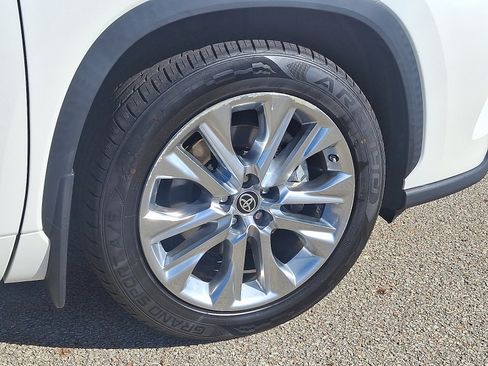 Used 2021 Toyota Highlander Limited image 8