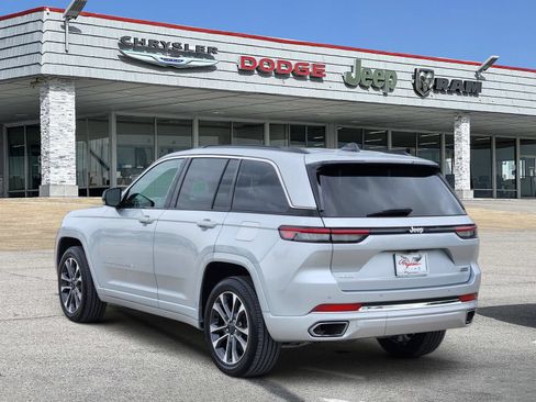 Used 2024 Jeep Grand Cherokee Overland AWD/4WD image 4
