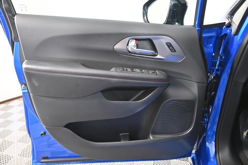 New 2027 Chrysler Pacifica Select AWD/4WD image 20