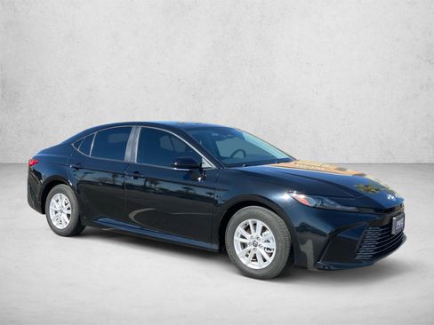 Used 2025 Toyota Camry LE FWD image 3
