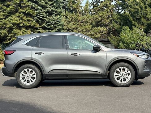 Used 2024 Ford Escape Active AWD/4WD image 3