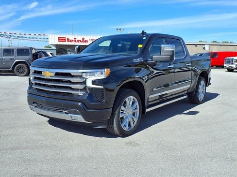 Used 2024 Chevrolet Silverado 1500 High Country w/ High Country Premium Package image 3