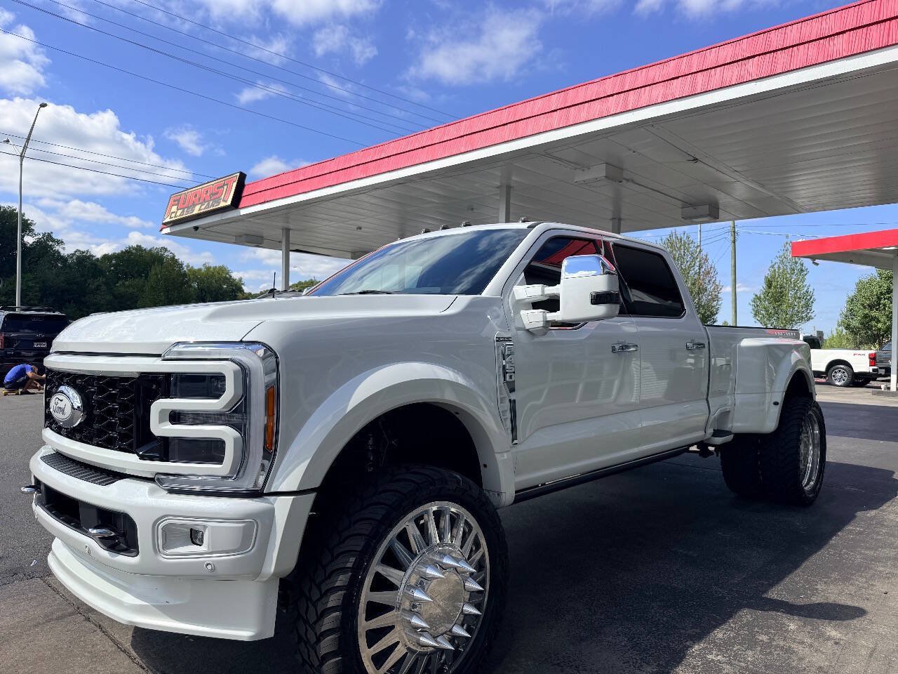 Used 2023 Ford F450 Platinum w/ FX4 Off-Road Package AWD/4WD image 18
