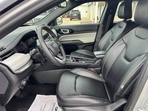 Used 2025 Jeep Compass Limited AWD/4WD image 18