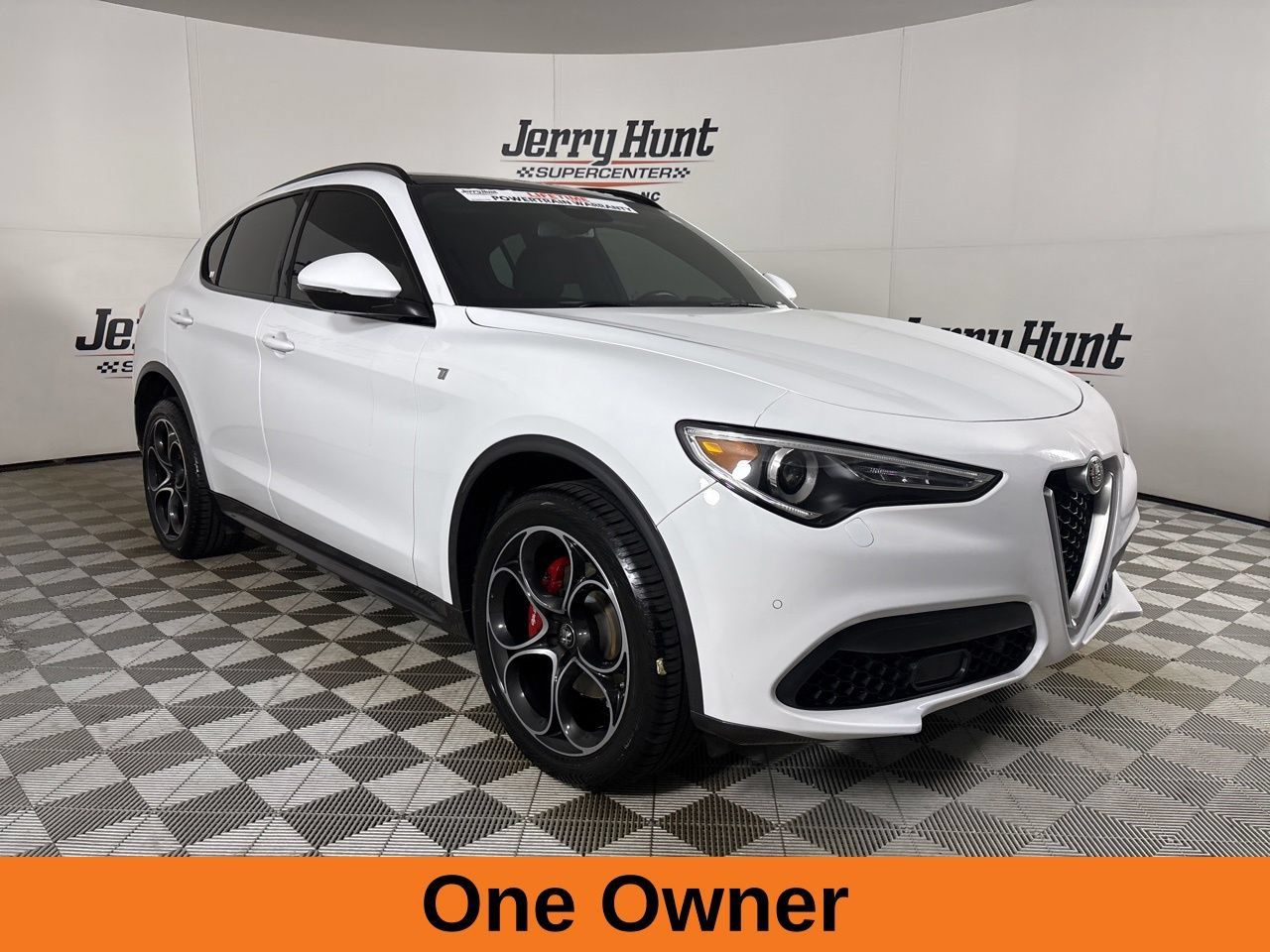 Used 2023 Alfa Romeo Stelvio Ti w/ Active Assist Plus Package AWD/4WD image 4