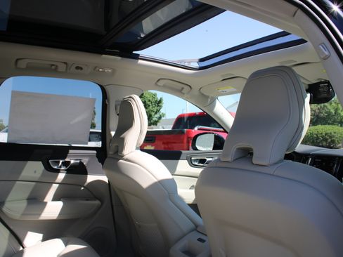 New 2025 Volvo XC60 T8 Plus w/ Protection Package Premier image 35