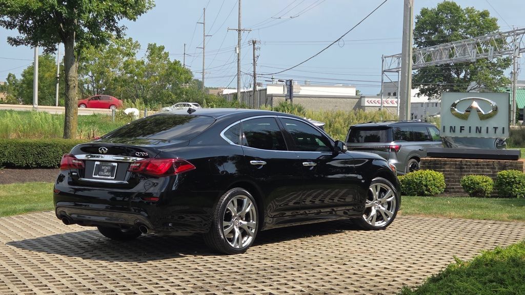 Used 2017 INFINITI Q70 3.7 w/ Sport Package AWD/4WD image 6