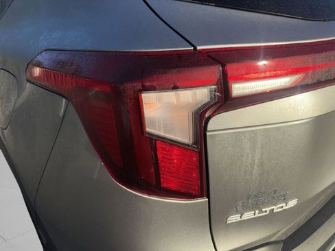 Used 2024 Kia Seltos LX image 7