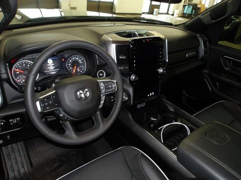 Used 2025 RAM 1500 Laramie AWD/4WD image 9