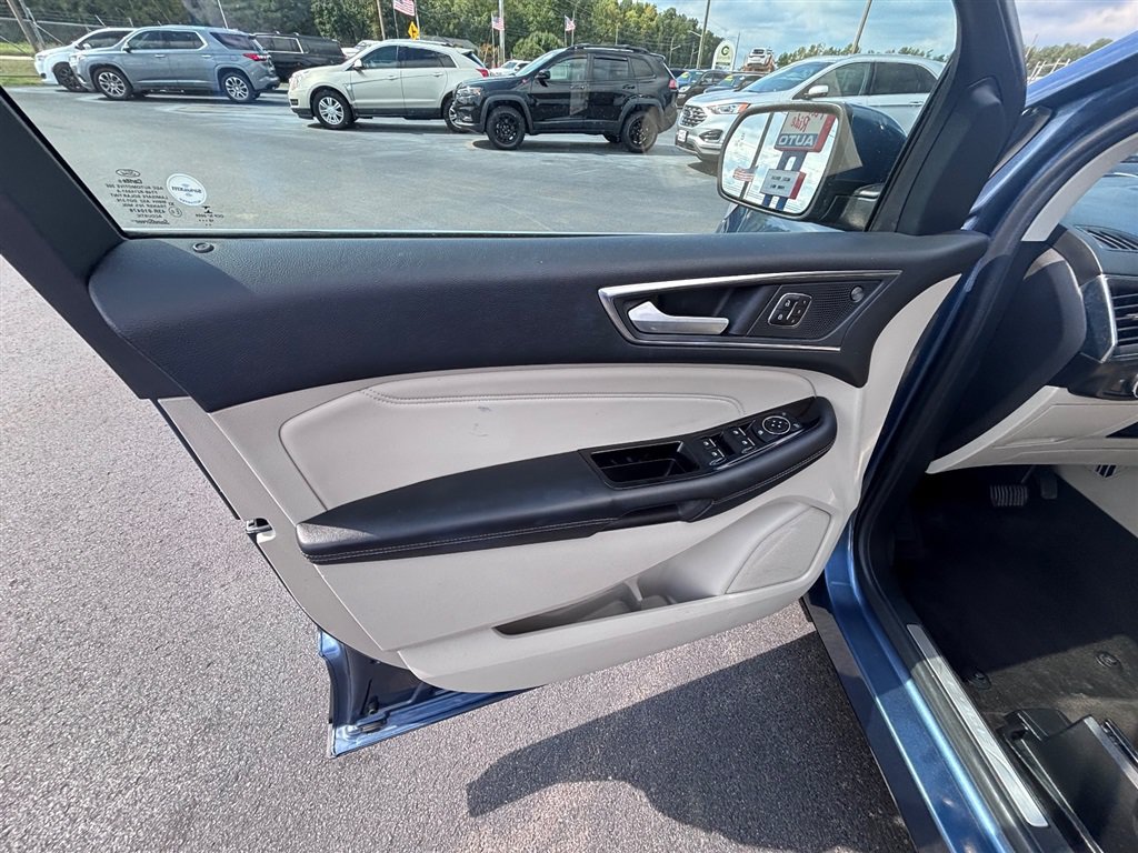 Used 2019 Ford Edge Titanium w/ Cargo Accessory Package FWD image 17