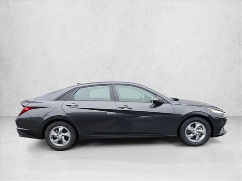 Used 2023 Hyundai Elantra SE w/ Cargo Package image 6