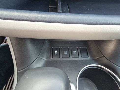 Used 2017 Toyota Highlander XLE AWD/4WD image 19