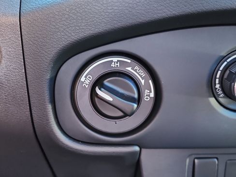 Used 2024 Nissan Frontier SV w/ Tow Package image 26