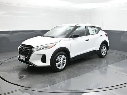 New 2025 Nissan Kicks Play S