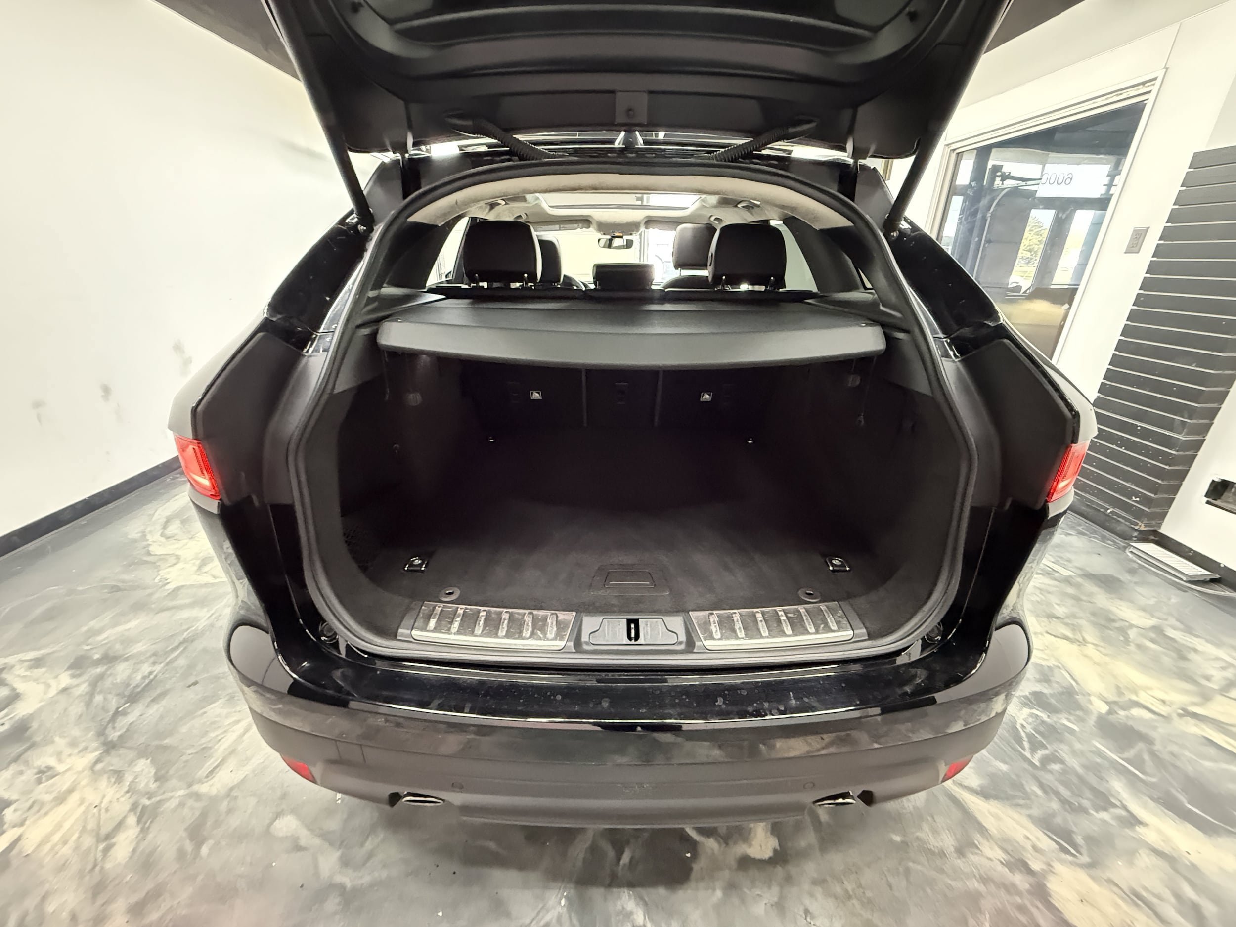 Used 2020 Jaguar F-PACE Prestige AWD/4WD image 9