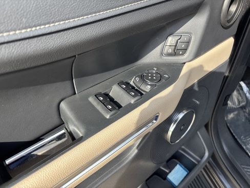 Used 2024 Ford Expedition Limited image 18