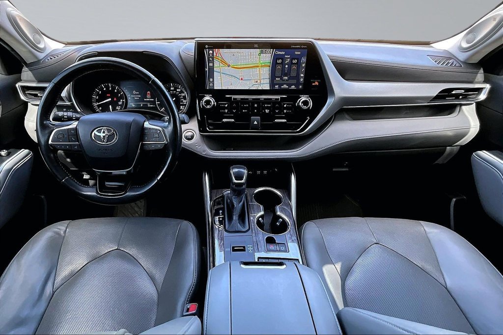 Used 2020 Toyota Highlander Platinum FWD image 9