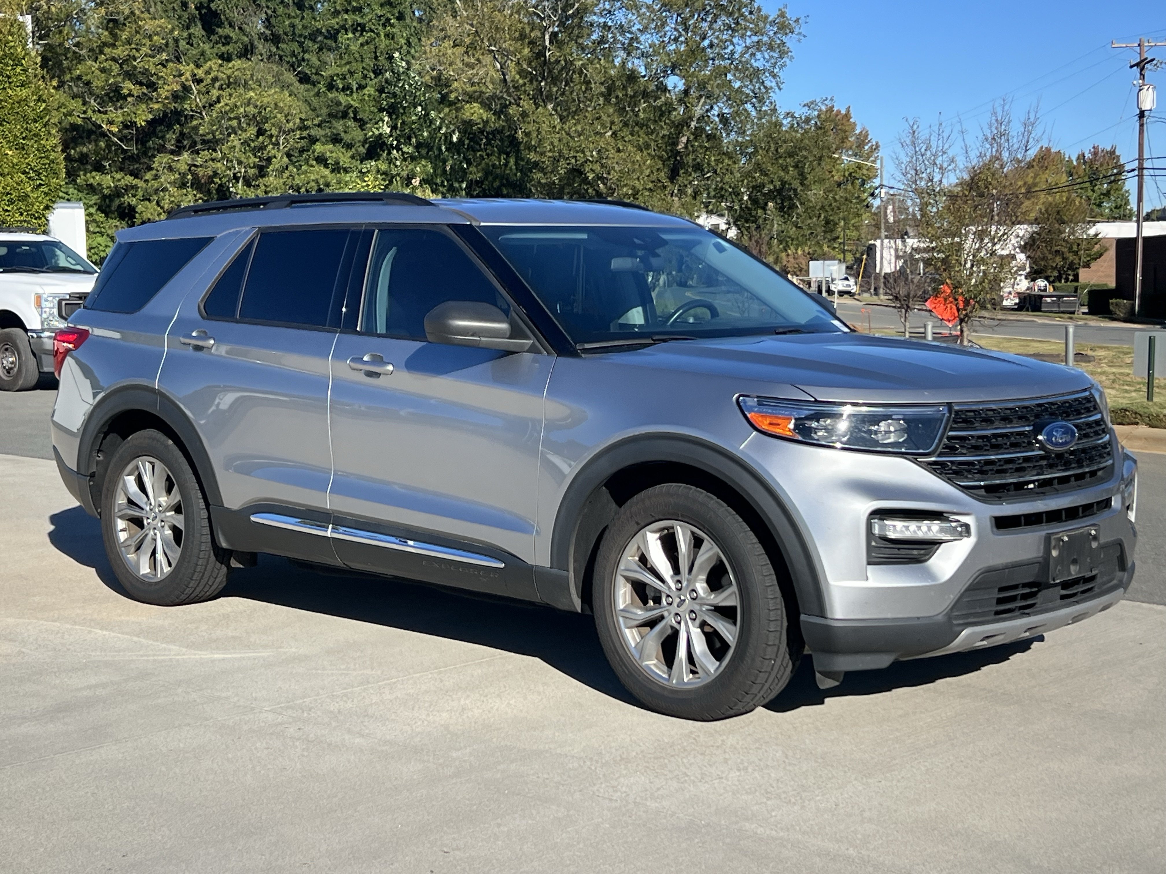 Used 2021 Ford Explorer XLT w/ Equipment Group 202A RWD image 1