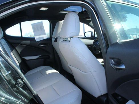 Used 2022 Lexus UX 250h w/ Premium Package image 10