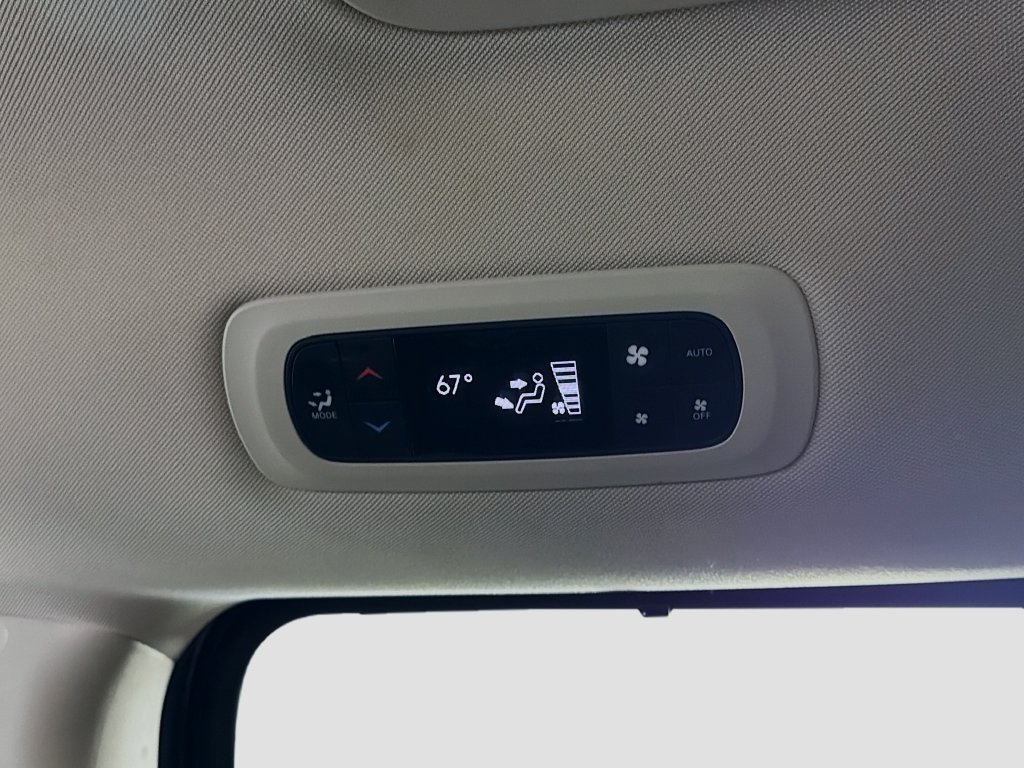 Used 2022 Chrysler Pacifica Touring-L FWD image 25