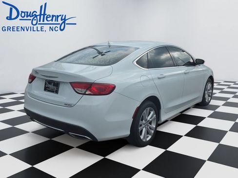 Used 2017 Chrysler 200 Limited Platinum w/ Comfort & Convenience Group FWD image 5